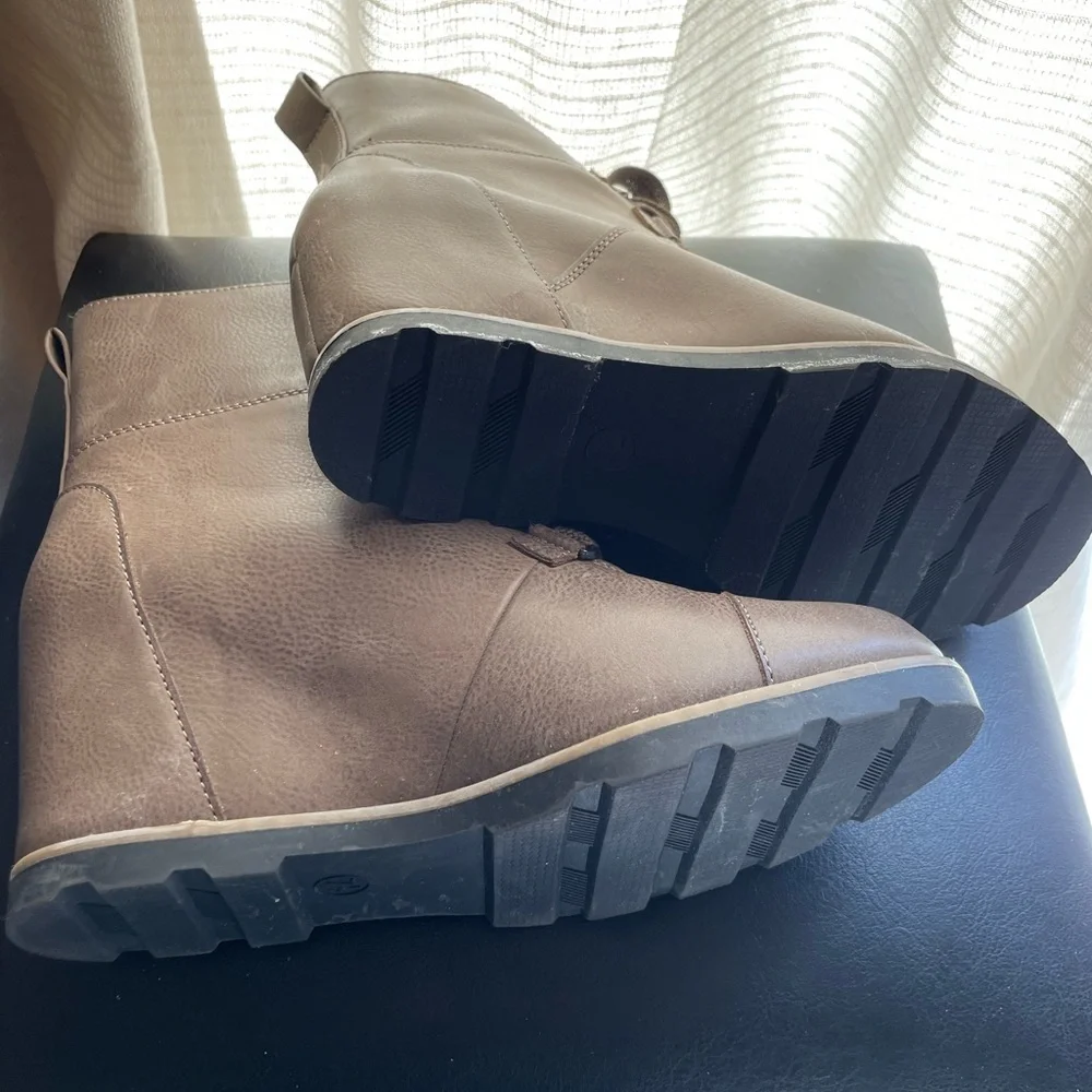 Universal Thread Boots - Picture 3 of 3